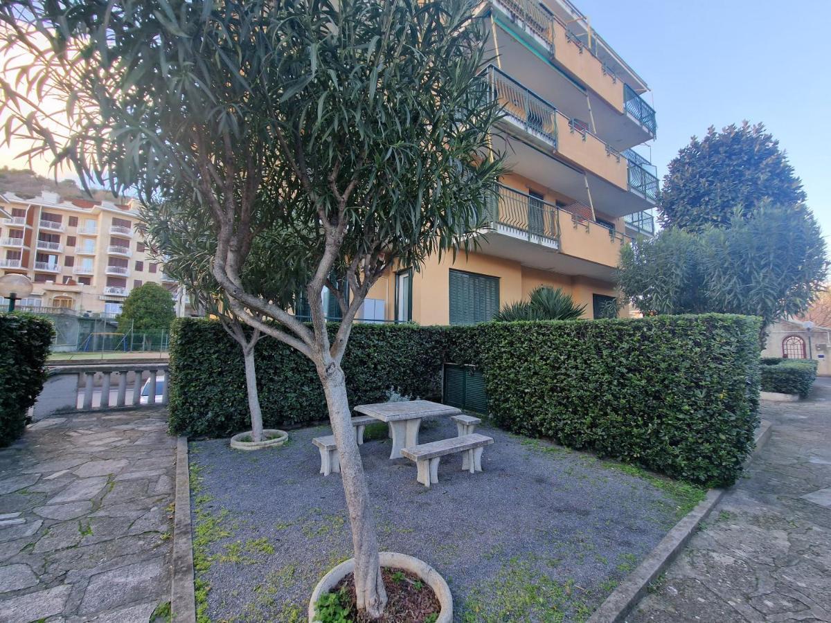 Ferienwohnung 650 Metri Dal Mare - Wifi - Terrazzo - Piscina - A/C Pietra Ligure Exterior foto